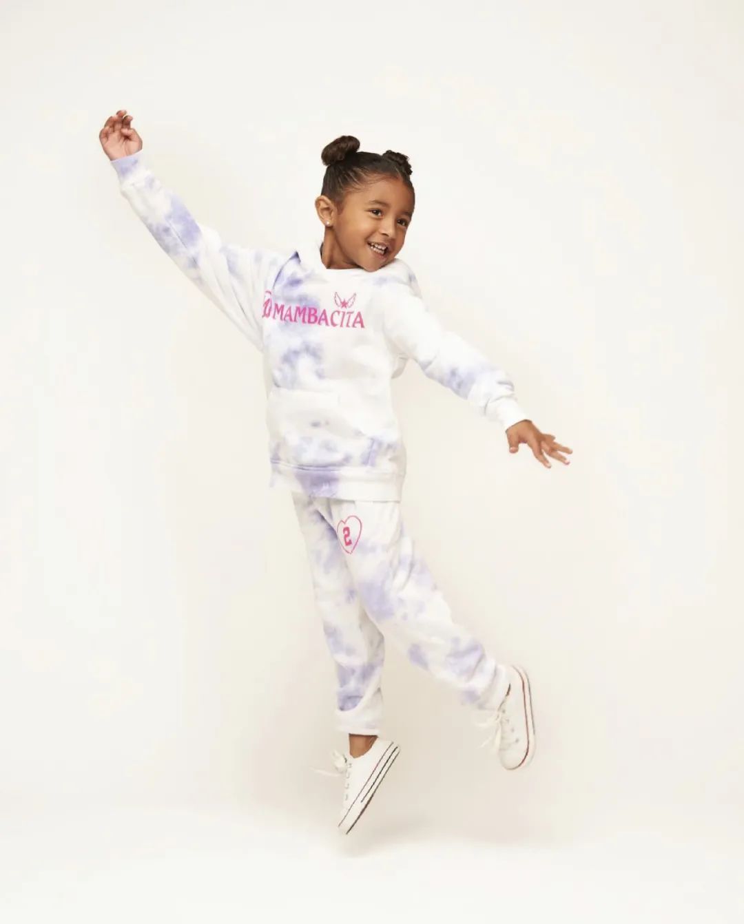 潮流为纪念gigi15岁诞辰vanessa发布mambacita品牌服装系列