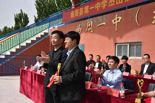 一中:杰出校友,爱心人士齐聚一中捐助高三学子 - 曲周一中王帅事件