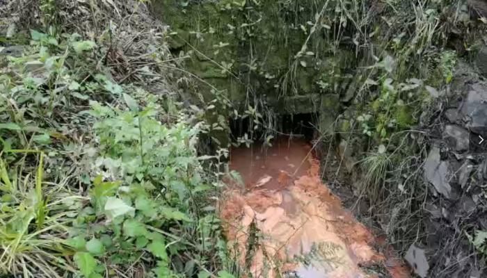 古丈县生活垃圾填埋场渗滤液漏排。图片来源：生态环境部微信公众号