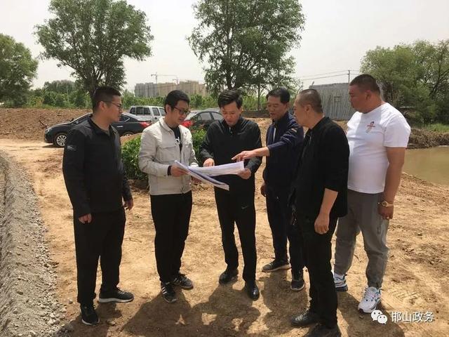 邯郸邯山区副区长刘伟督导检查滏阳河生态修复亲水路修建,河道两侧