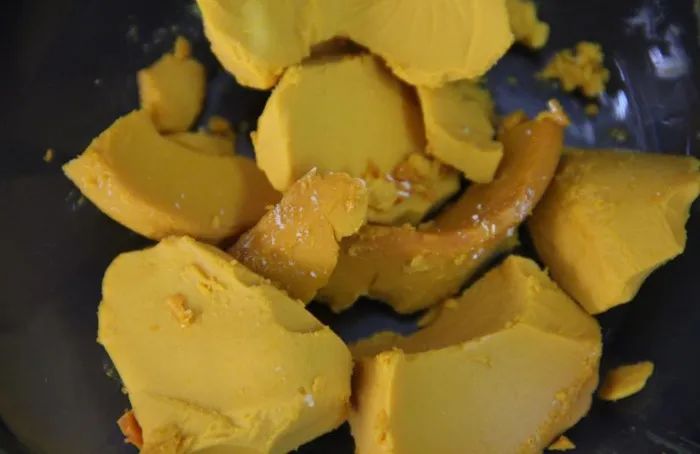 中核矿业科技利用从盐湖中提取的铀制成的黄饼