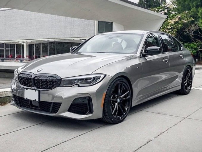 宝马m340i实车街拍红黑双色拼接内饰更运动搭30t六缸引擎