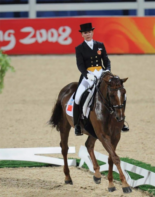 ido舞步学院吴悦加冕全国马术盛装舞步锦标赛青年组冠军