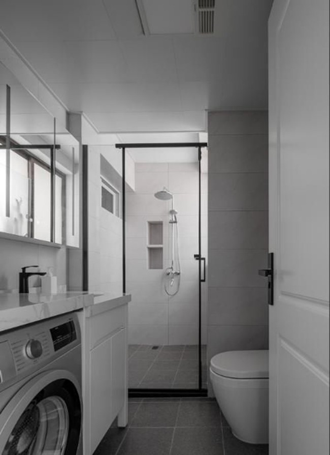 卫生间旁边夹个阳台教你一招直接打通做家政区洗浴晾晒一条龙