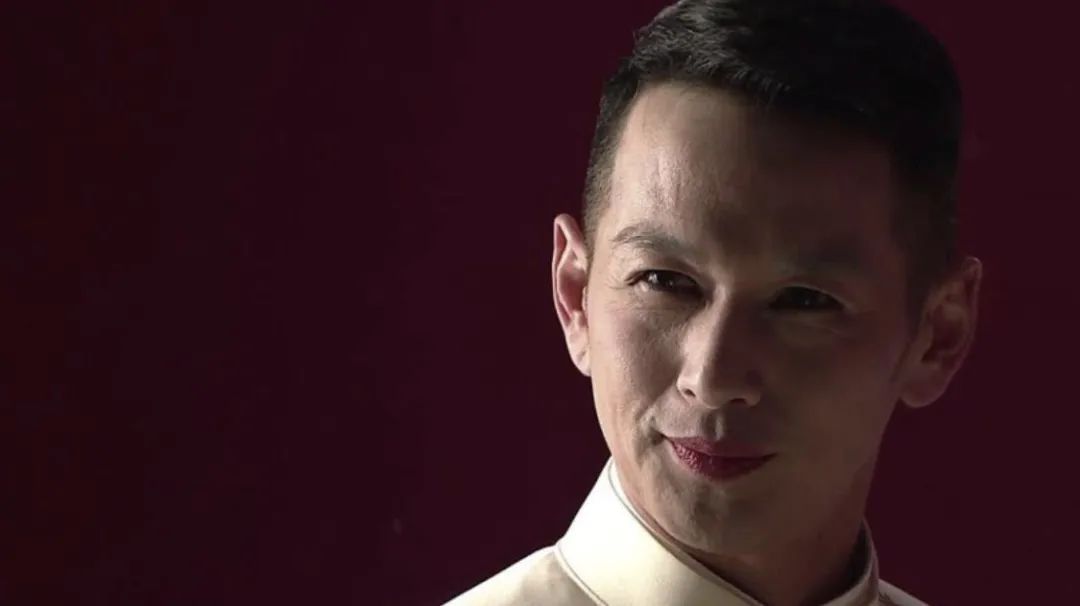 但是不乏经典作品,尤其是五年前的那部《城寨英雄》,他饰演的冯春美