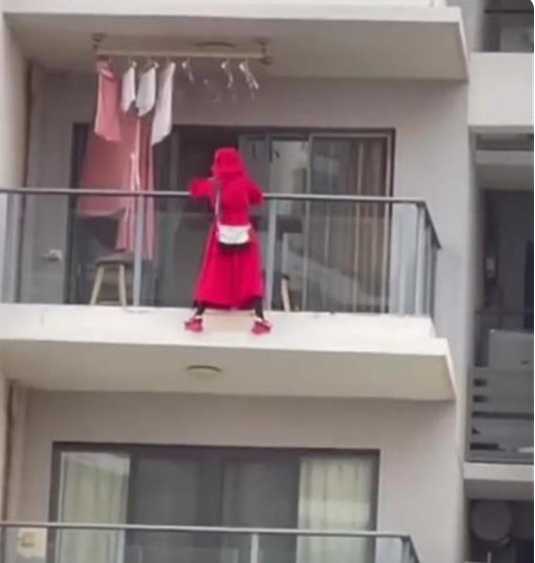 红衣女子25楼阳台外跳舞坠楼？ 警方最新通报休闲区蓝鸢梦想 - Www.slyday.coM