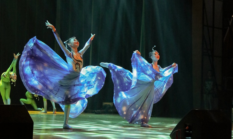 经过激烈的比拼,最终,康桥书院的少儿舞蹈《蝴蝶飞》,滨海小学的少儿