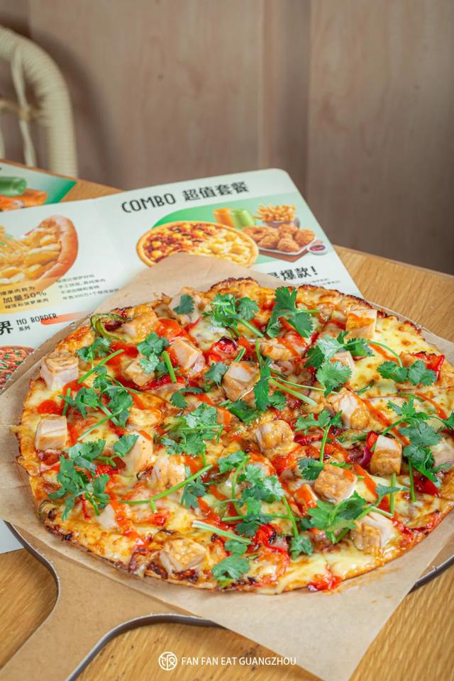 这个夏天,「无边披萨」比无边泳池更火辣.__财经头条