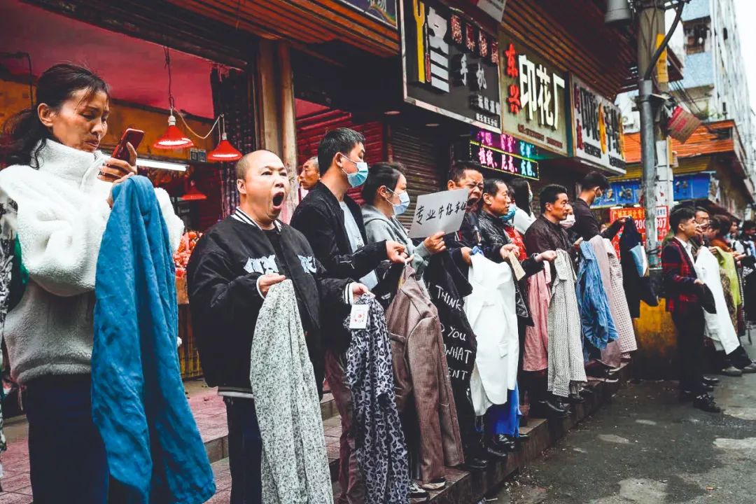 年轻人不愿进工厂22年中国将失去 世界工厂 地位 手机新浪网