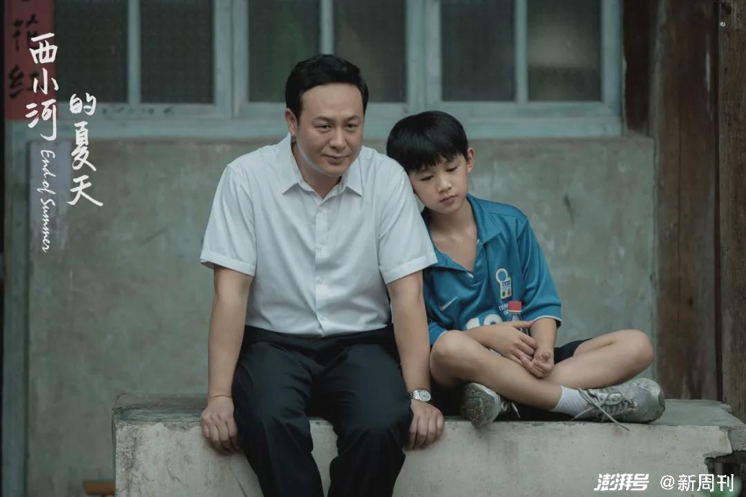 在《西小河的夏天》中，张颂文同样饰演了另一种性格的父亲。/《西小河的夏天》