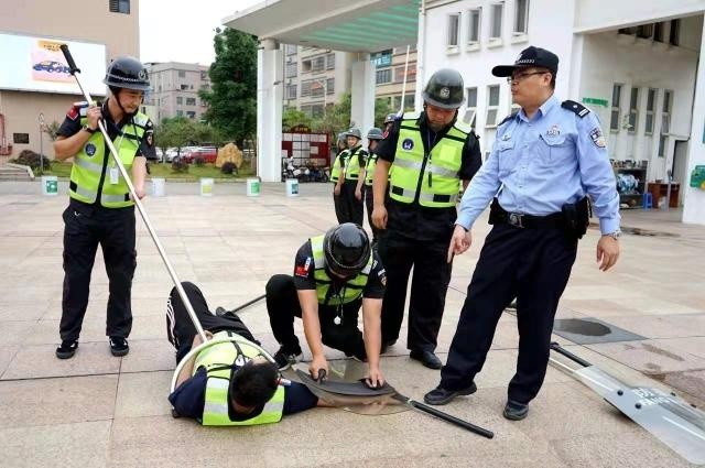 东莞41岁民警处警过程中遭犯罪嫌疑人持刀袭击，不幸光荣牺牲休闲区蓝鸢梦想 - Www.slyday.coM