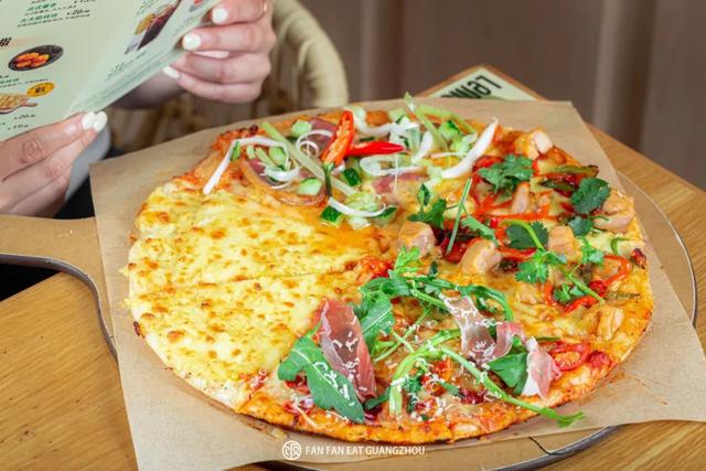 这个夏天,「无边披萨」比无边泳池更火辣.__财经头条