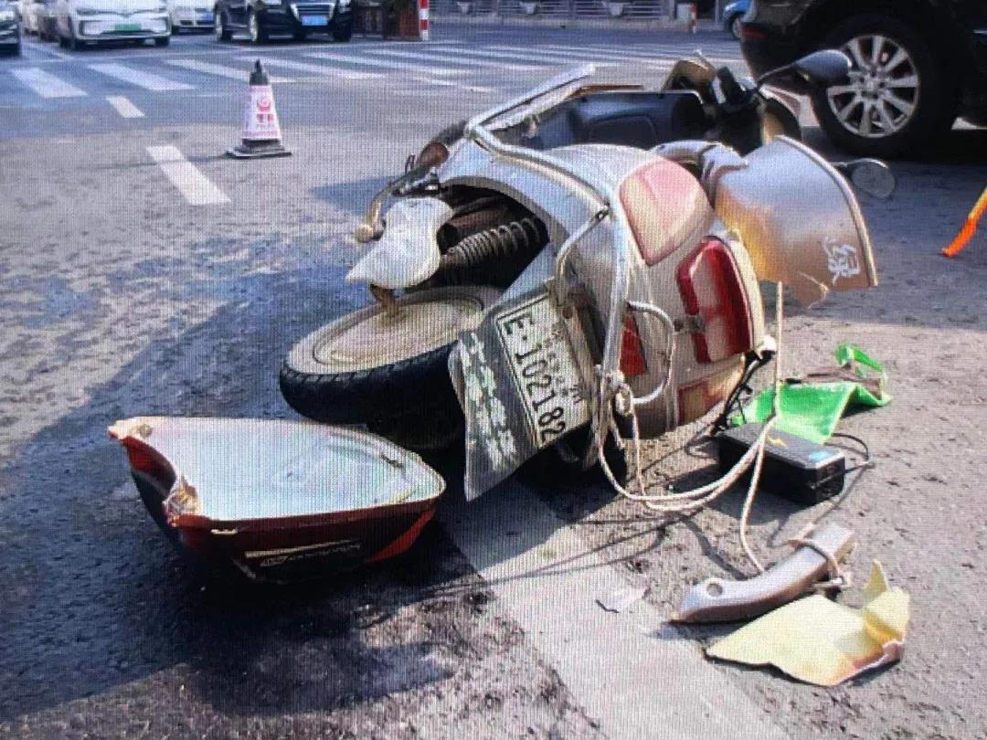 机动车|闯红灯|交通事故_新浪新闻