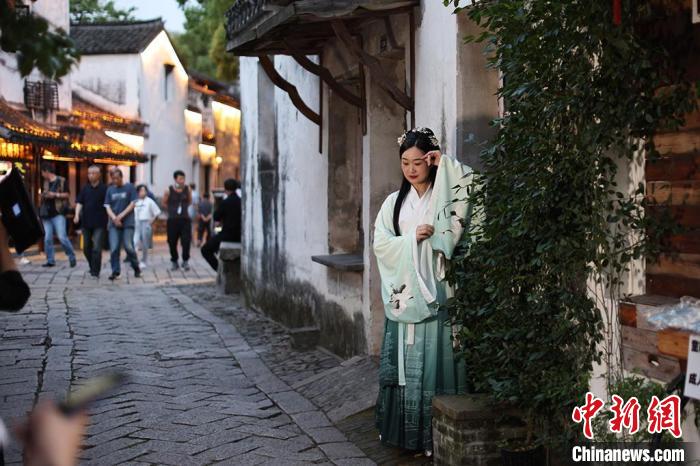 江南水乡苏州同里古镇越夜越精彩