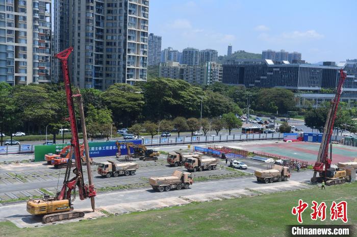 图为香港大学深圳医院二期主体工程建设启动。　陈文 摄