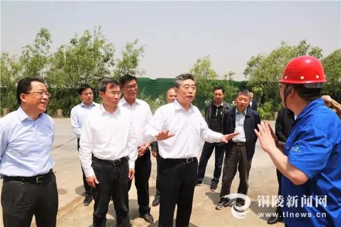 5月5日上午，安徽省委常委、常务副省长、省政协副主席邓向阳等现场督导铜陵市生态环境问题。