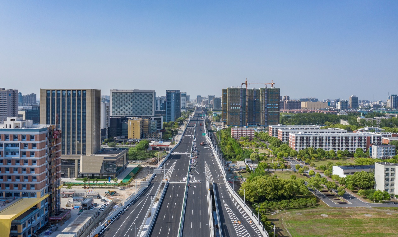 将安静还给沿线居民嘉兴快速路上有支护卫队