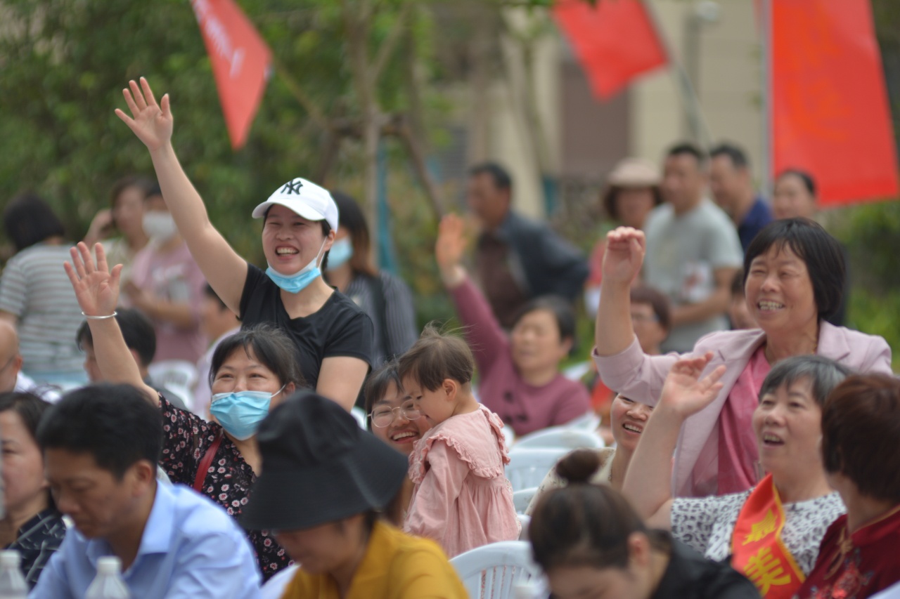 在农村买的别人房子，为啥不能更换户主名字？？