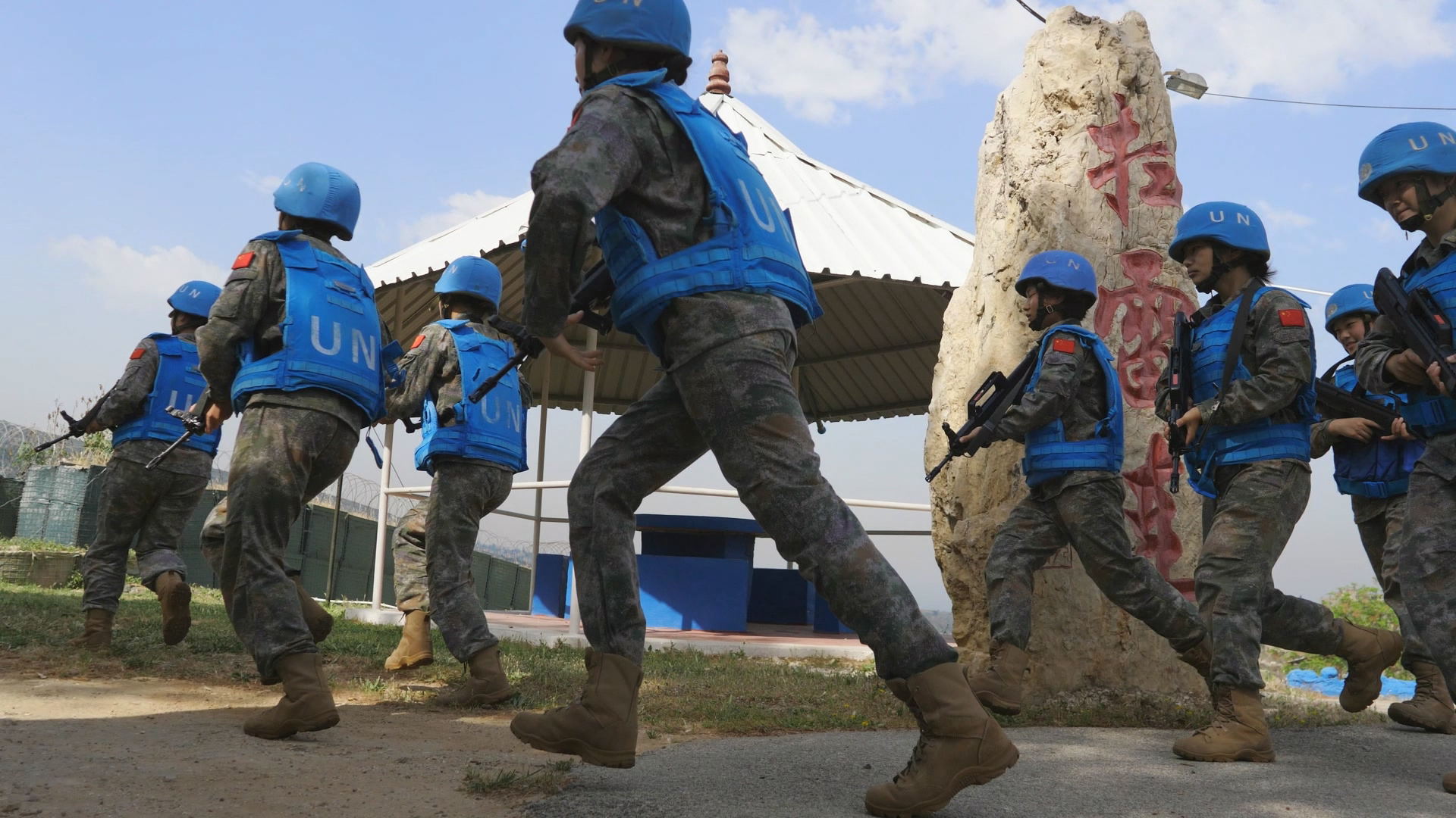 中国赴黎维和多功能工兵分队原创mv《蓝盔女兵》|维和|中国_新浪新闻