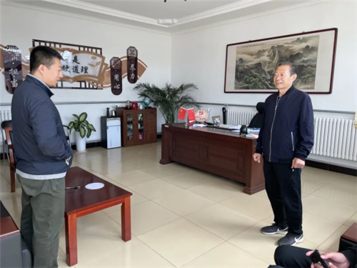 平谷区马昌营镇干部在岗群众过节