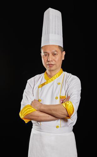 "潮皇食府(亚太店)行政总厨郭伟华告诉羊城晚报全媒体记者,外婆和妈妈