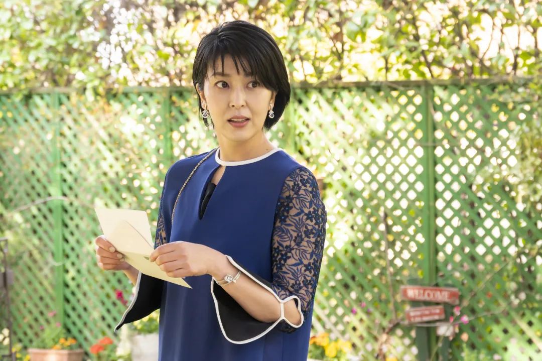 松隆子完美示范霸道女总裁的正确穿搭