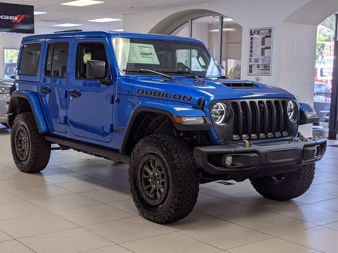 jeep全新牧马人新车型实拍搭64lv8引擎配置性能大升级