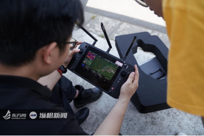 浙江大华技术股份有限公司无人机操作人员正在操作无人机。丁一涵 摄