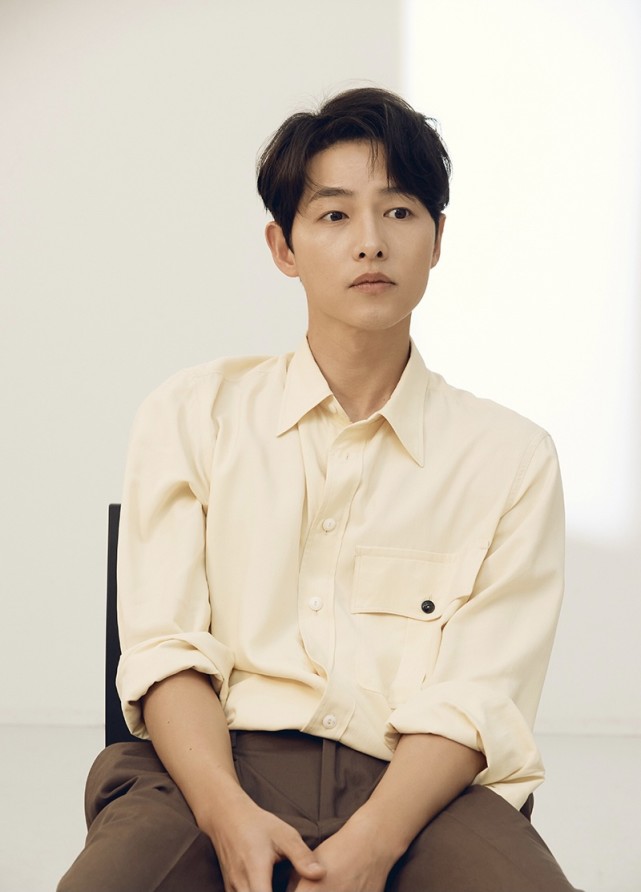 宋仲基童年照公开留西瓜头萌态十足网友和安吉一模一样