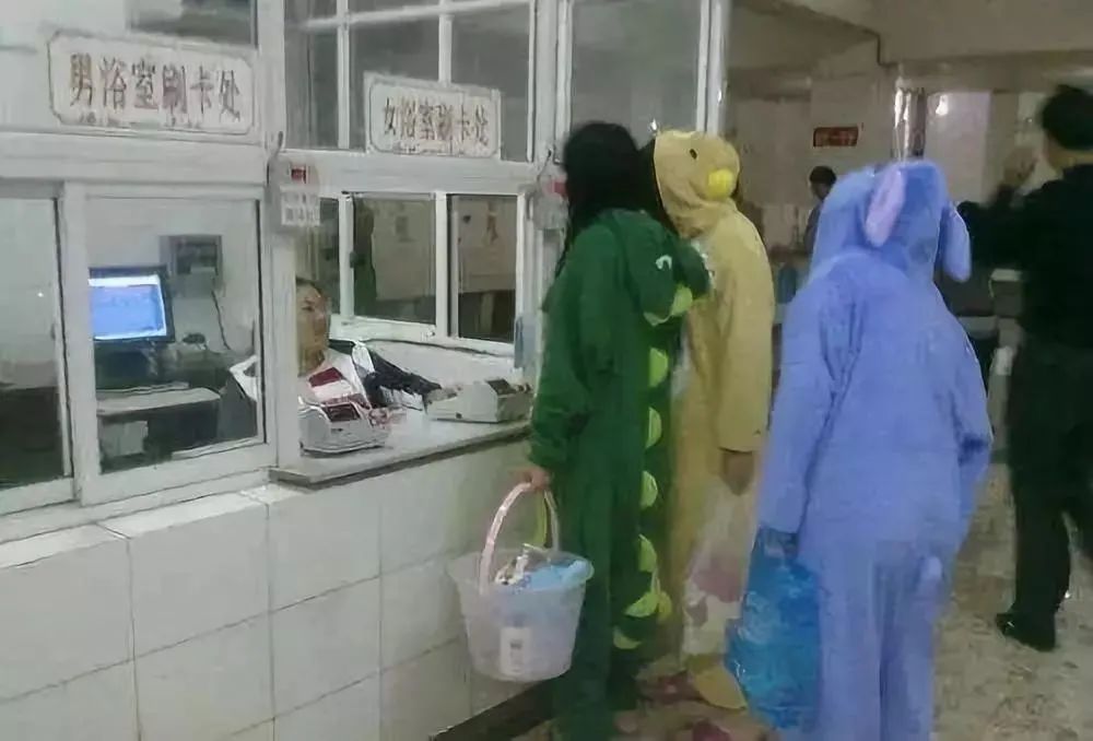 其实吧你们幻想的东北女澡堂是这样婶儿的