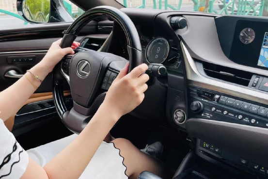 陪ta去买车落地比宝马3系还贵的雷克萨斯es保值神器真那么顶