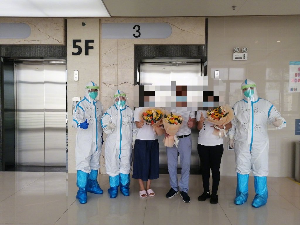广州本轮疫情两名确诊患者今日出院，包括首例患者郭婆婆