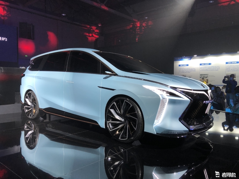 东风风行全新mpv概念车亮相 全系换装"劲狮"logo