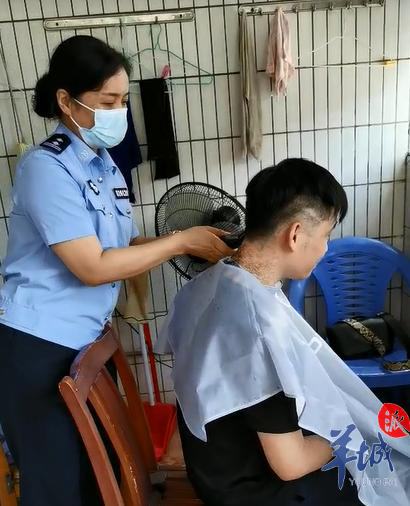 茶滘理发店开张啦！荔湾战疫民警变身理发师为战友剪“烦恼丝”休闲区蓝鸢梦想 - Www.slyday.coM