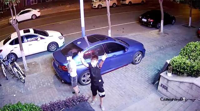 嚣张！3名小偷深夜踹门盗窃 得手后还对着摄像头跳舞挑衅休闲区蓝鸢梦想 - Www.slyday.coM