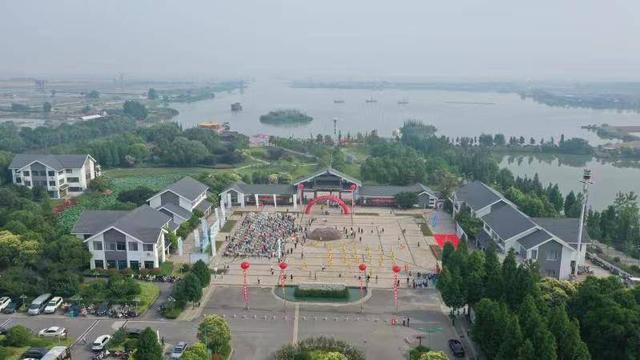 兴化乌巾荡湿地公园 17支龙舟代表队开浆竞逐
