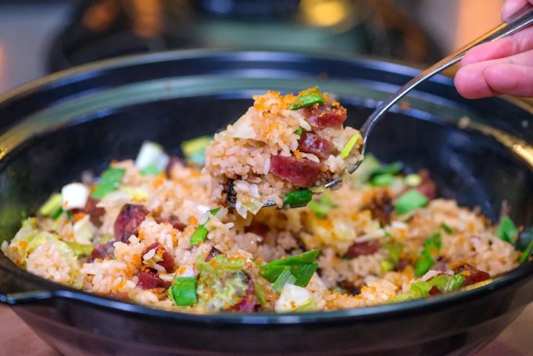 这碗与众不同的腊味饭,让你的每次咀嚼都是惊喜!
