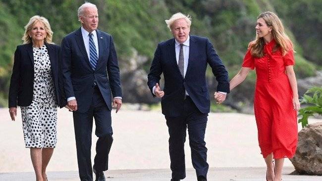 英美首脑会面互赠礼物 约翰逊:拜登像"一股新鲜空气"|拜登|约翰逊|会