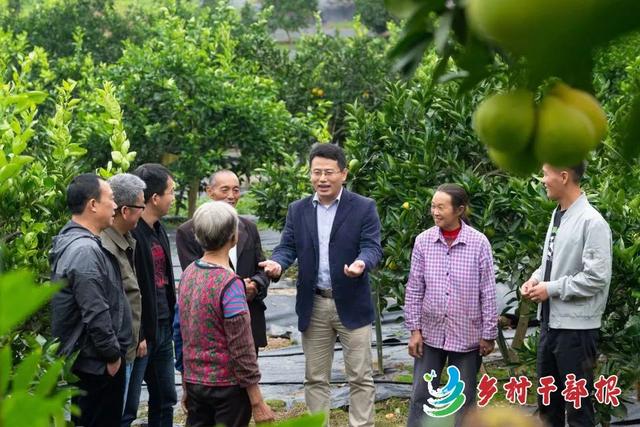 风采重庆市万州区新乡镇万顺村第一书记李广磊用行动消除乡亲们的疑虑