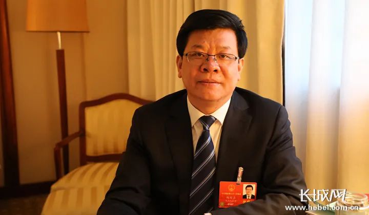 公开资料显示,杨国占早年曾担任过省委党校校刊编辑室干部,校刊组组长