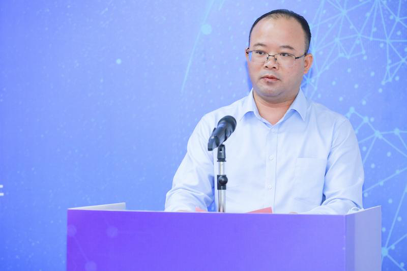 东莞分行党委委员,副行长李宗钦代表双方签署战略合作协议,蔡国威镇长