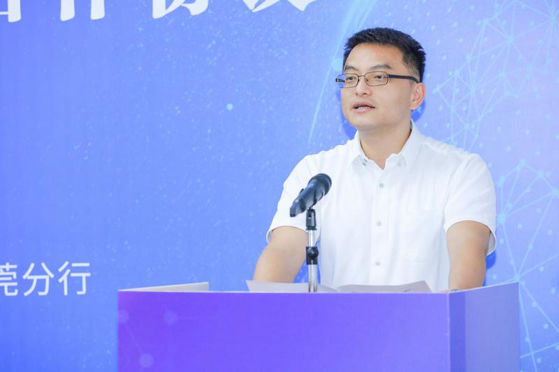 镇长蔡国威作致辞,介绍了东坑镇经济社会发展情况,表示将与农行东莞