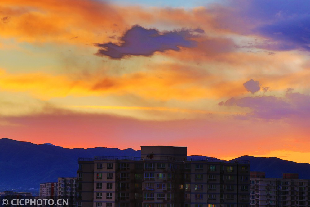 红霞满天飞 美景惹人醉