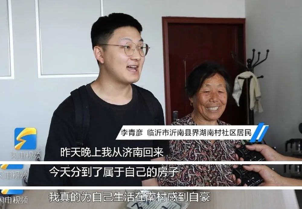 在济南读大三的李青彦 接到家里通知赶来选房, 他顺利地领到了一套120