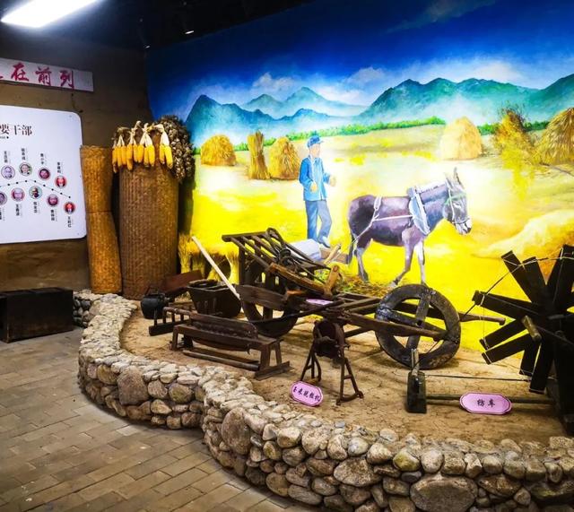 布展分为:村情简介,历史名人榜,民俗文化榜,农耕文化展示,荣誉展示