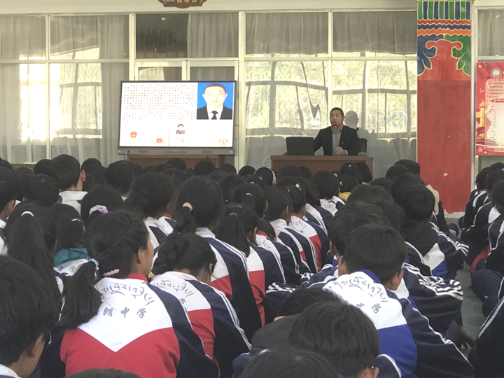 山东援藏教师为白朗县初三学生开展心理讲座