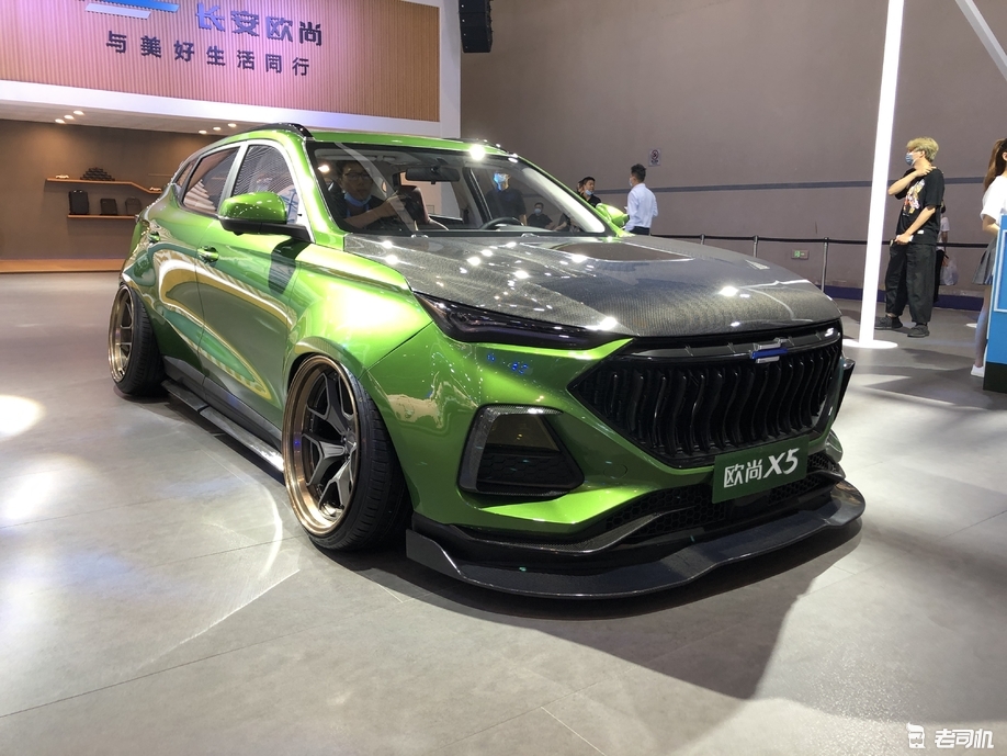 2021重庆车展长安欧尚x5改装版三车亮相