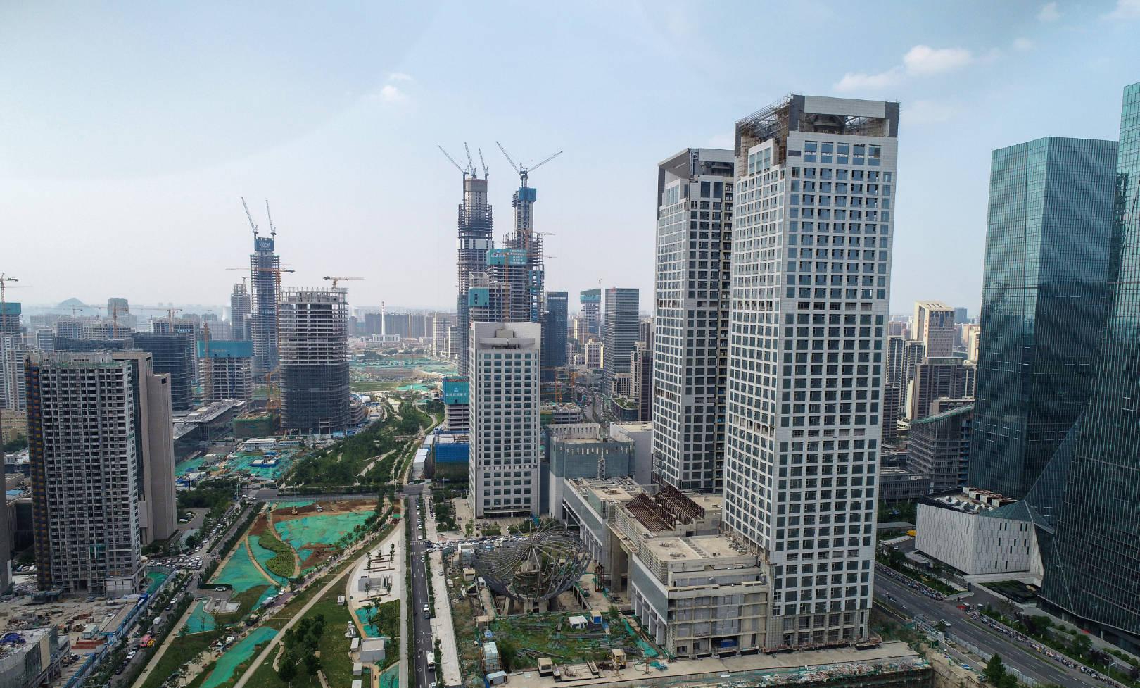 3万人围观!"济南第一高"烂尾楼降价3亿被拍出,江西首富商业帝国崩塌