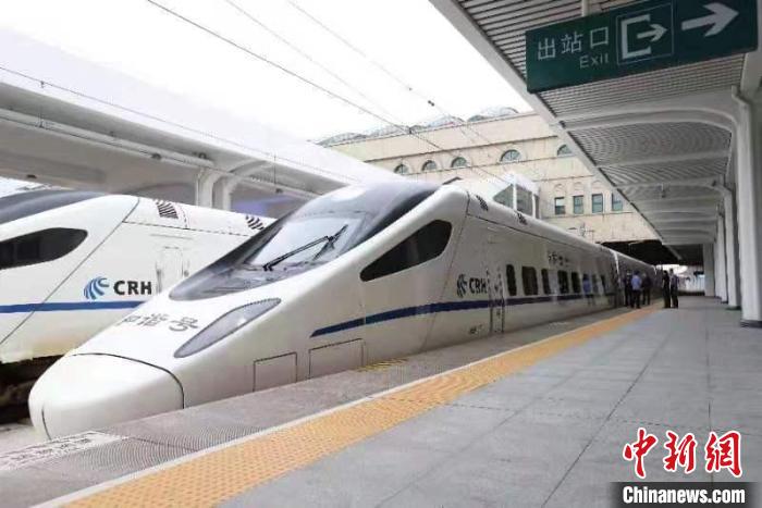 动车组首次试跑中国在建最东端高寒高铁
