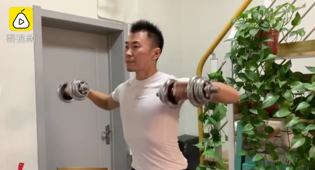 美甲师排行_美甲什么颜色显手白|美甲师|美甲店|黑白灰|红色系_网易订阅